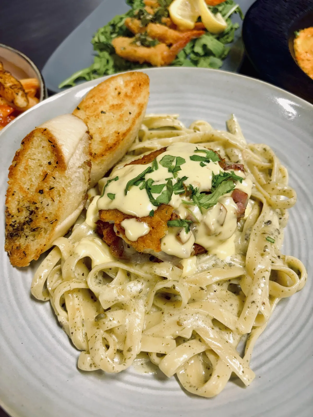 Fettuccine alfredo with grilled chicken